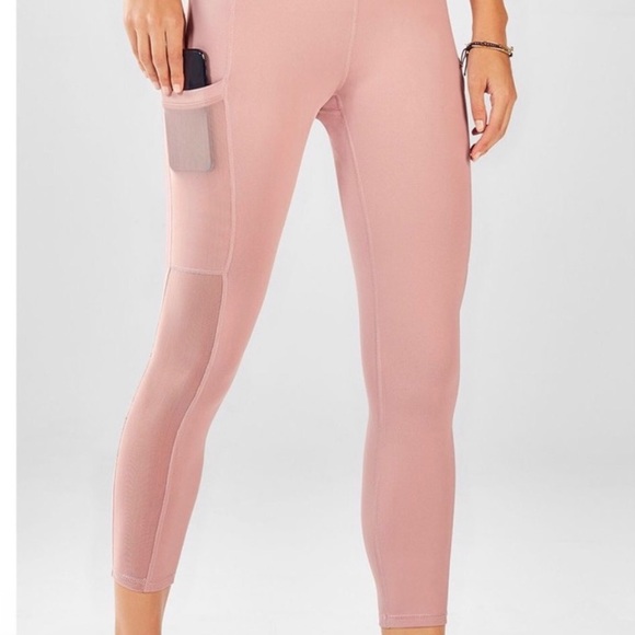 • Fabletics 7/8 Compression Powerhold Leggings • - Picture 4 of 7